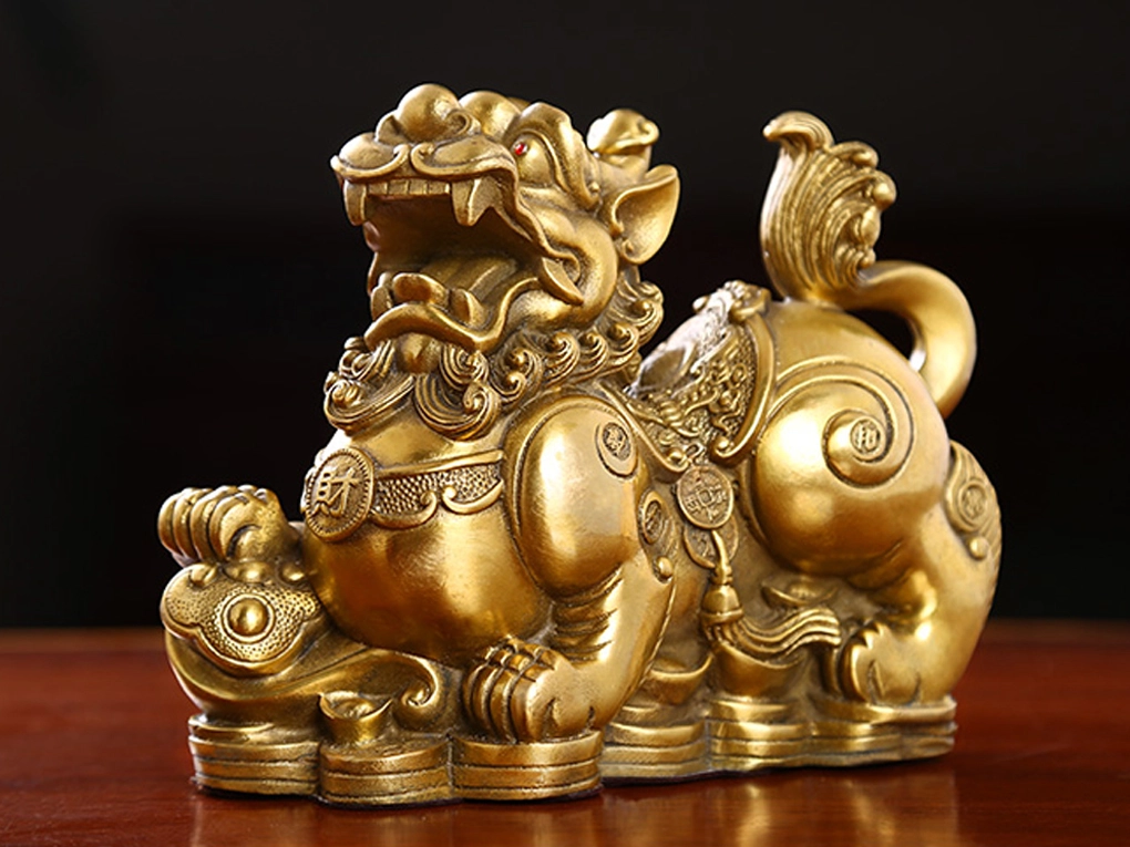 Tượng Tỳ Hưu màu vàng - hình ảnh minh họa